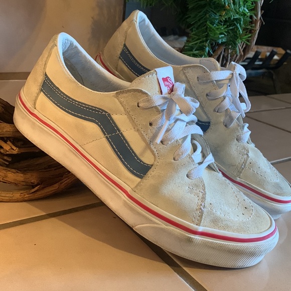 Cream Color Vans with blue/red sz 6.0 in men’s and 7.5 in women’s - Picture 4 of 9